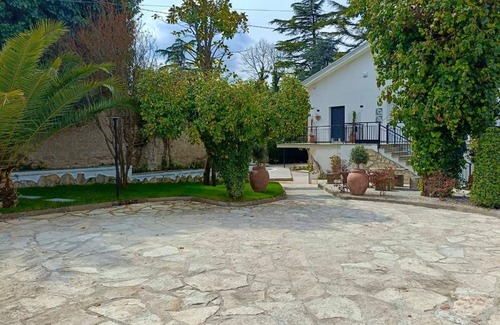 Venticano Villa | Elegant villa of the leaves garden swimming pool whirlpool shower sauna.