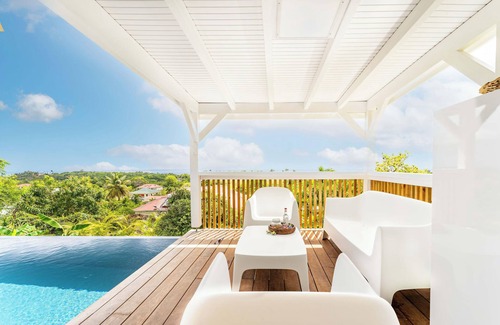 Grand-Bourg Villa | Elegant villa Ti Moca offering a vue sur les îles voisines, ideal for 6 guests