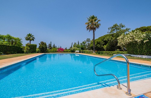 Vilamoura Villa | Elegant villa w/pool & garden