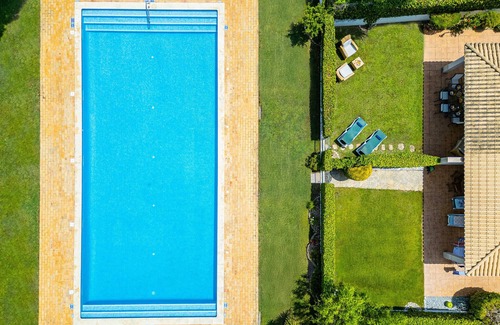 Vilamoura Villa | Elegant villa w/pool & garden