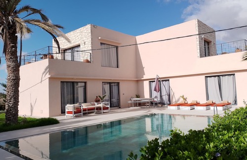 Doukkala-Abda Villa | Elegant villa with private garden and swimming pool, not overlooked