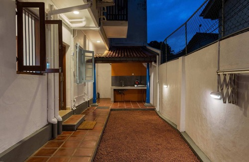 Pamankada East House | Elegant Villa with Private Garden | Sleeps 12.