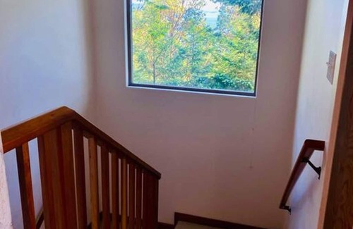 Olga House | Elegant Water View, Walk to Moran State Park, Kayak, Trails, Rosario Resort, Minutes to Town