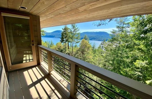 Olga House | Elegant Water View, Walk to Moran State Park, Kayak, Trails, Rosario Resort, Minutes to Town
