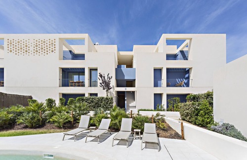 Conceicao e Cabanas de Tavira Apartment | Elegant, with terrace, and access to pool