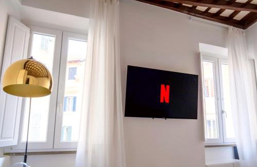 Rione II Trevi Apartment | Elegantis Trevi Suite Apartment - Just 50m from Trevi Fountain