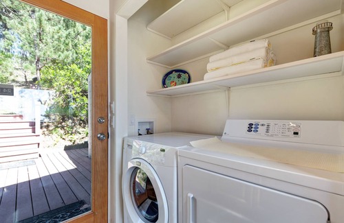 Gualala House | Elegantly updated home w/deck, fire pit, & private hot tub overlooking the ocean