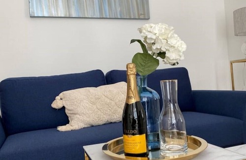 Friedrichshain-Kreuzberg Apartment | elegnat 1,5 Room Apartment with beautiful terrace at East Side Gallery