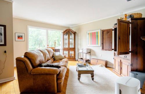 East Meredith House | Elenas by the Mill