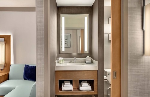 Gateway District Hotel | Elevate 1 King at The STRAT Hotel, Casino & Tower