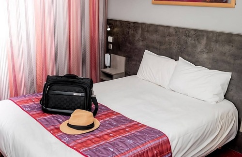 Gap Hotel | Elevate Your Gap Experience! Pets Allowed, Seasonal Swimming Pool!