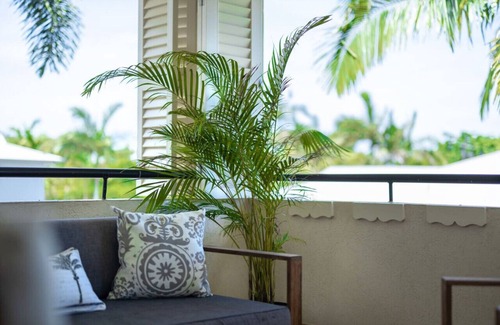 Cairns North Apartment | Elevated 2BR Modern Furnished Terrace Apt - Pool