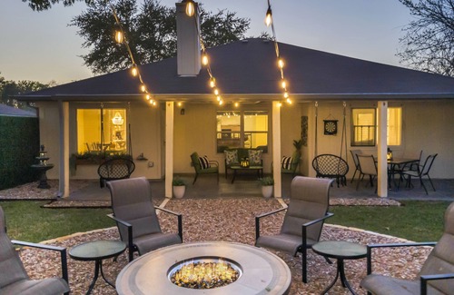 Pflugerville House | Elevated comfort/4-BR Home w/Relaxing Backyard!