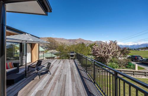 Wanaka House | Elevated Mountain Views