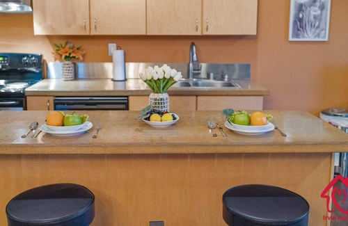 Raynolds Addition Apartment | Elevated Route 66 ABQ Penthouse- An Irvie Home
