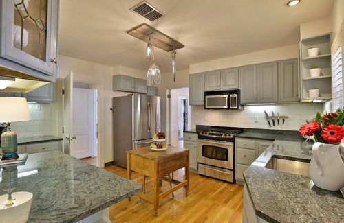 Sayles Blvd. Area House | Eleven09-A Fine Guest Experience in the Sayles/Highland Historic District