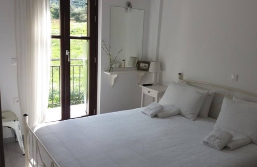 Neo Itilo Apartment | Elezar "Elia" sea view apartment, Mani Peninsula Greece