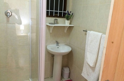 Cape Town Cottage | Elim Place on Wilmot - self catering cottage