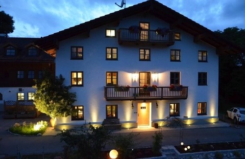 Hart Apartment | Elisabeth: 1-2 pers., 40sqm, walk-in shower, WLAN, separate garden with patio, ground floor