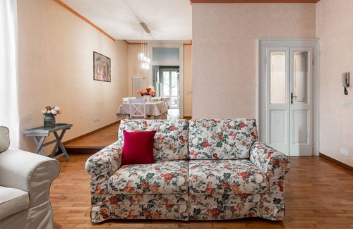 Albese con Cassano Apartment | Elisabeth House in Villa