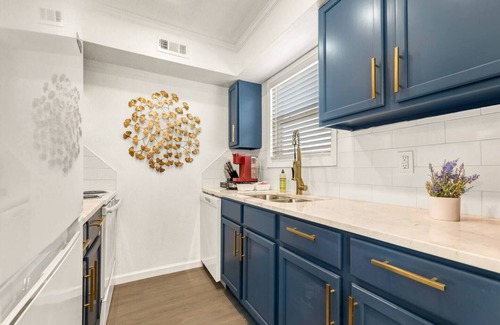 College Station Apartment | Elise: 2 Bdrm, Walk to A&M, Comfy King Beds