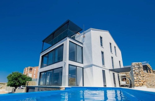 Vidalici Apartment | Elite 4Bedroom Suite with Private Infinity Pool