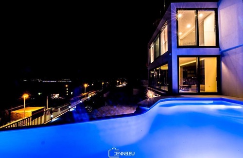 Vidalici Apartment | Elite 4Bedroom Suite with Private Infinity Pool
