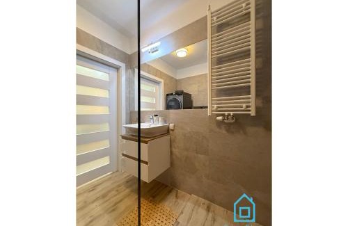 Bretowo Apartment | Elite Apartment 15 min to Old Town Gdansk
