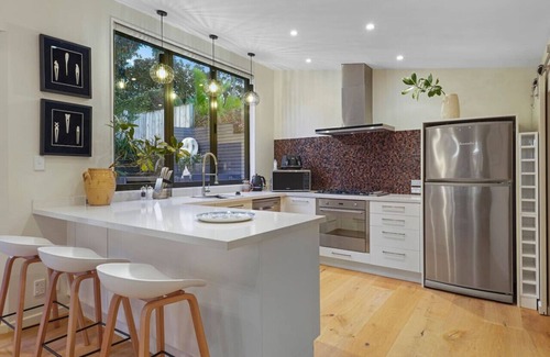 Freemans Bay House | Elite Retreat Ponsonby with Parking and Deck