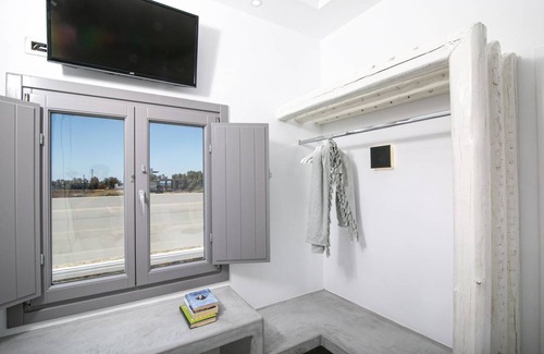 Exomytis Villa | Elite Santorini Villa Aegean Melody Suites 2 Bedroom Heated Outdoor Jacuzzi Vlyxada