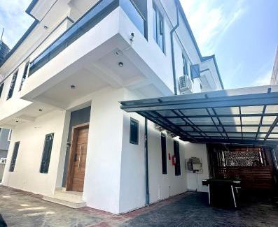 Ofin Apartment | EliteunseenSuites - 5 Bedroom Beautiful Detached House - Private Parking