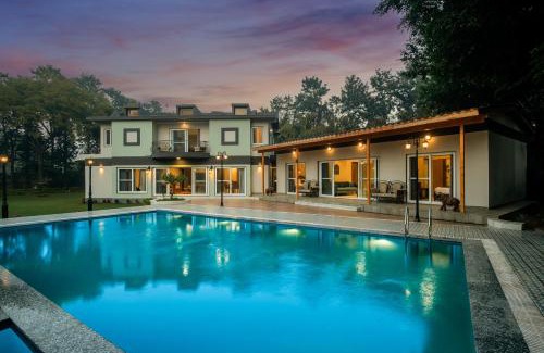 Taoru Villa | ELIVAAS 6 BHK Farmstay with Pvt Pool & Garden - Esh