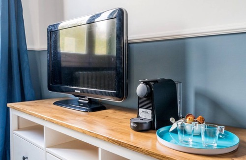 Flaminio Apartment | Elizabeth Penthouse, Charmy Penthouse in Little London