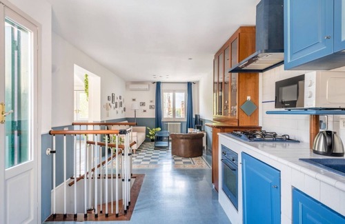 Flaminio Apartment | Elizabeth Penthouse, Charmy Penthouse in Little London
