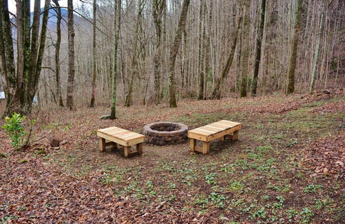 Maggie Valley Cabin | Elk Buck Gift Card Log Cabin, Mountain View, EZ Access, Playground, Firepit,WIFI