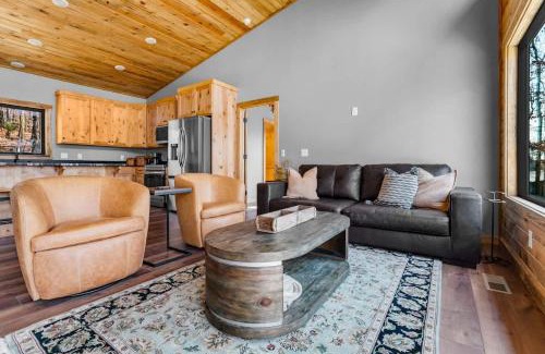 Fayetteville House | Elk Cabin at Thunder Bluff