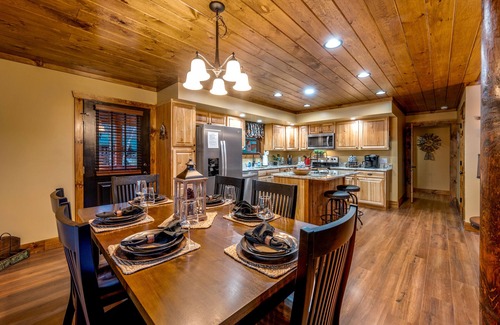 Maggie Valley Cabin | Elk Meadow Lodge ~ New Cabin by Willow Tree Cabins