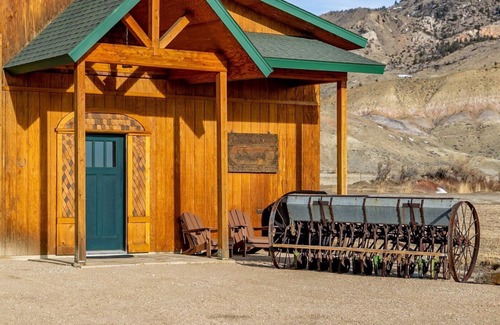 Cody Apartment | Elk Meadow Retreat- an escape to luxury and comfort!