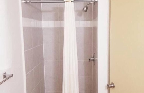 Williams Resort | Elk Ridge Ski Lodging! Free Continental Breakfast and Free Parking!