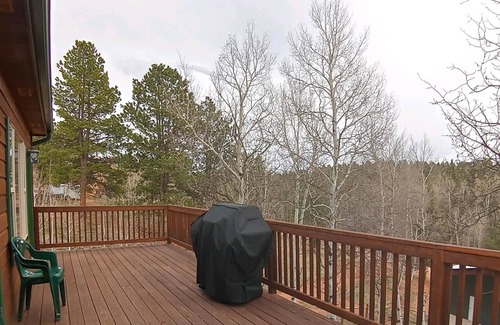 Spring Valley House | Elk Valley Retreat- Secluded Cabin with Views, multiple decks,