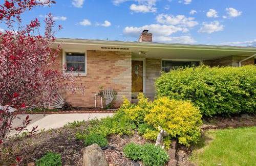 Elkhart House | Elkhart Haven- Cozy Family Retreat home