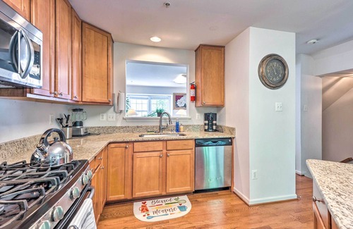 Elkridge House | Elkridge Townhome ~ 15 Mi to Dtwn Baltimore!
