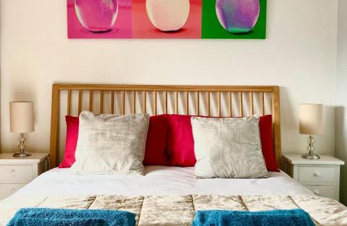 Malvern House | Elkstone House, Hot tub Luxury, Comfortable Home