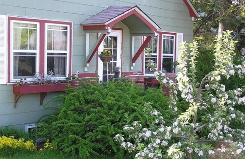 Grand Marais House | Ella's Inn - Value Priced Lodging in the Heart of Grand Marais