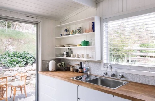 Baynton House | ELLERSLIE COTTAGE - FOR LOVERS AND DREAMERS