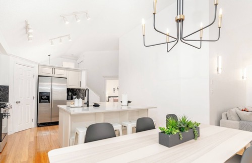 Ellerslie House | Ellerslie - Sleeps 6 - AC - Garage