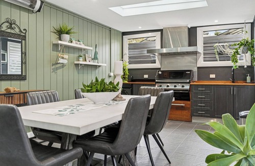 Coffs Harbour House | Ellie's Grand Escape - Sleeps 10, Pool, Spa, Amazing!