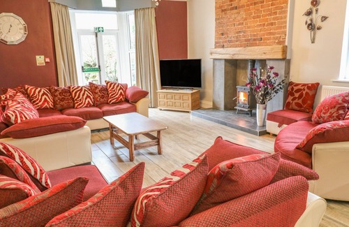 Newland Near Ulverston House | ELLIE'S LODGE, family friendly, with hot tub in Ulverston