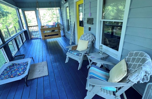 Ellijay Cabin | ELLIJAY GA. CABIN, PUP FRIENDLY, MT. VIEWS, PRIVATE LAKE “Mountain Soul”
