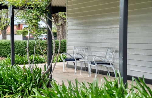 Benalla West House | Elm Cottage - Character in Benalla